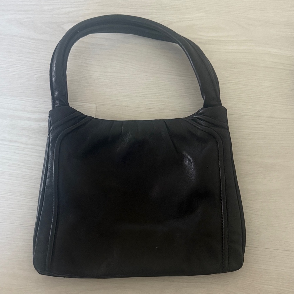 Classic Black Leather Shoulder Bag - Unbranded
